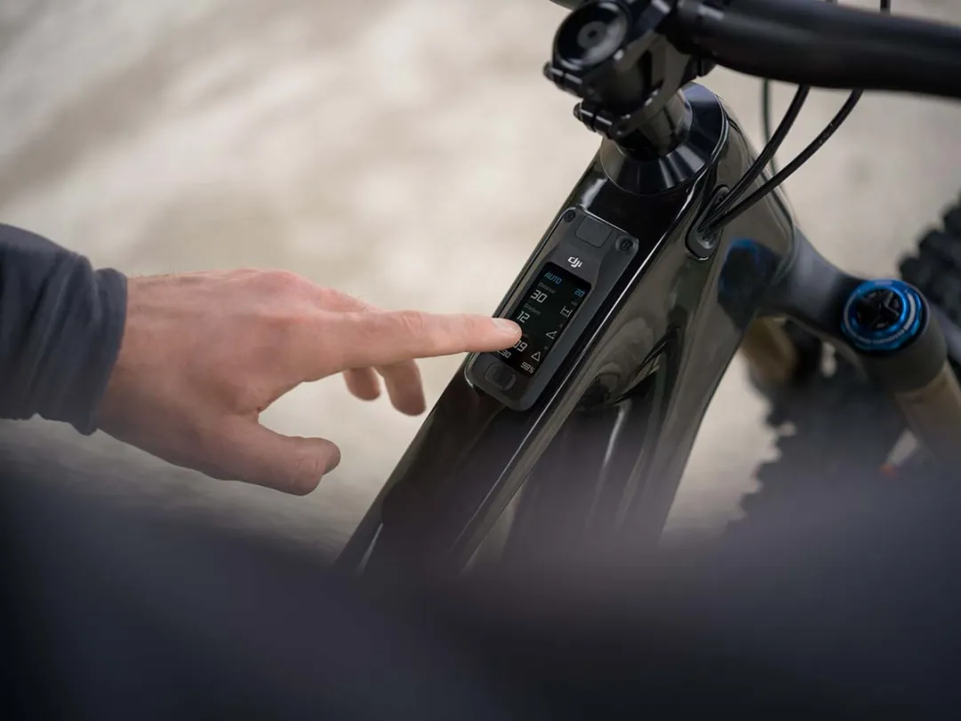 DJI presenta la nuova eBike Amflow con un innovativo Drive System