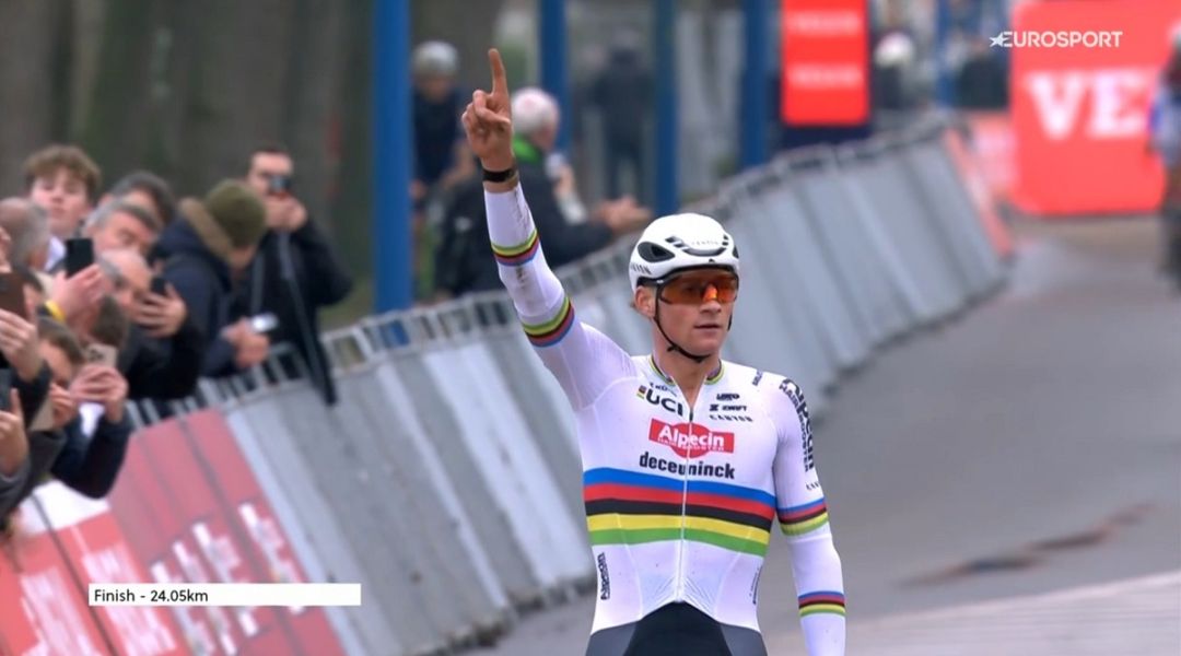 Van der Poel stacca tutti anche a Maasmechelen e ipoteca la CdM, nel giorno di Pieterse gran rientro di Casasola