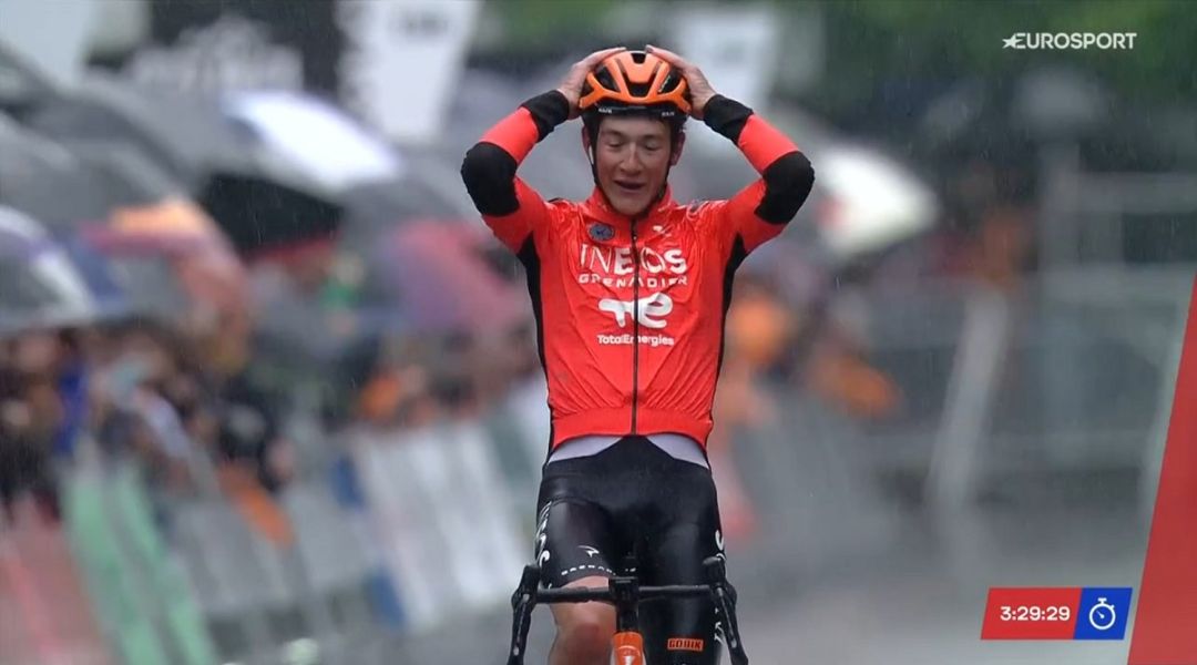 Sotto la pioggia di Bergara ecco la prima WT di AJ August, la generale dei Paesi Baschi è di Paul Seixas