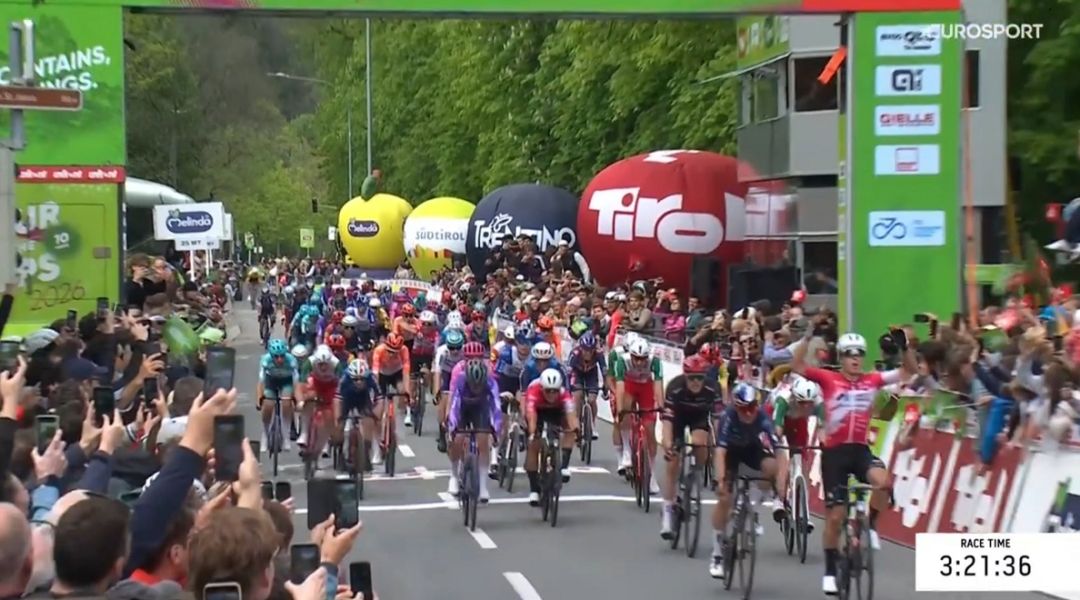 Tommaso Dati, che sogno: il giovane della Ukyo batte Pidcock nell'apertura del Tour of the Alps