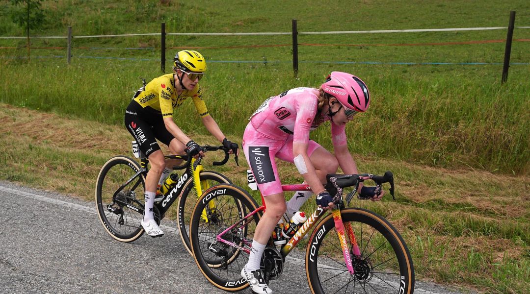 La prima storica del Tour de Suisse con start dall'Italia vede Femke De Vries sbloccarsi: anticipate le big a Sondrio