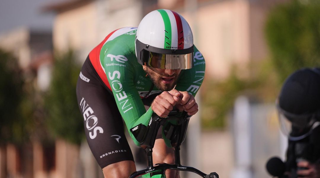 Devastante cronometro di Pippo Ganna, in Versilia arriva l'8° centro al Giro. Eulalio resta in rosa