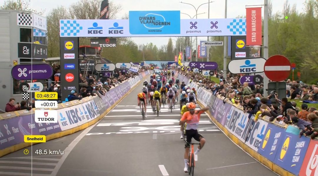 Clamorosa impresa di Pippo Ganna, l'80esima Dwars è sua beffando Van Aert!