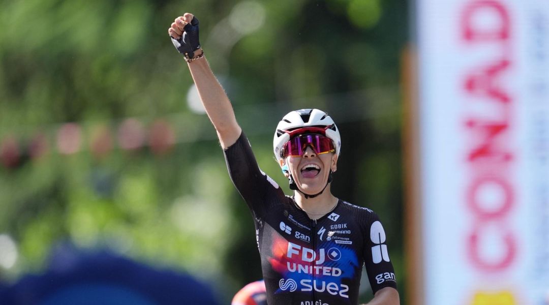 Longo Borghini e Persico anticipano lo sprint, ma non raccolgono nulla. Urla Gery, paura Van der Breggen