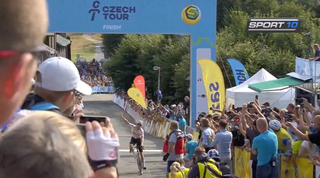 Trentin col brivido, ma il Giro di Vallonia parla italiano. Hirschi su Ulissi, altra doppietta UAE al Czech Tour