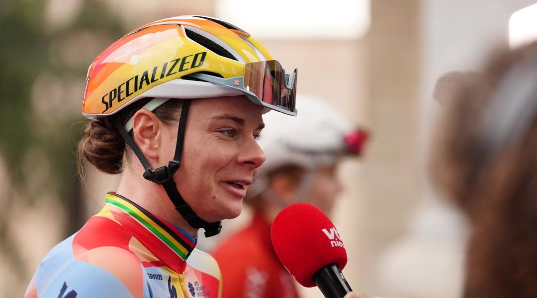 Sotto la pioggia di Astorga, Kopecky in maglia roja regala la vittoria a Bredewold, ancora 3^ Paternoster