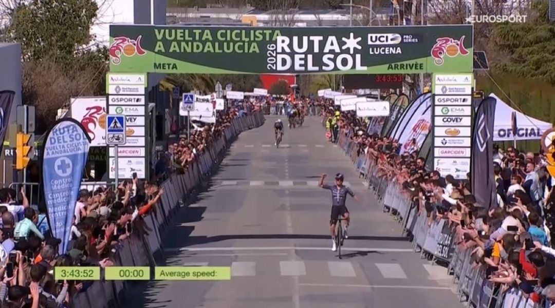 Pidcock chiude l'Andalucia, ma la generale è di Romeo. Per Ayuso tappa finale e vittoria della Volta ao Algarve