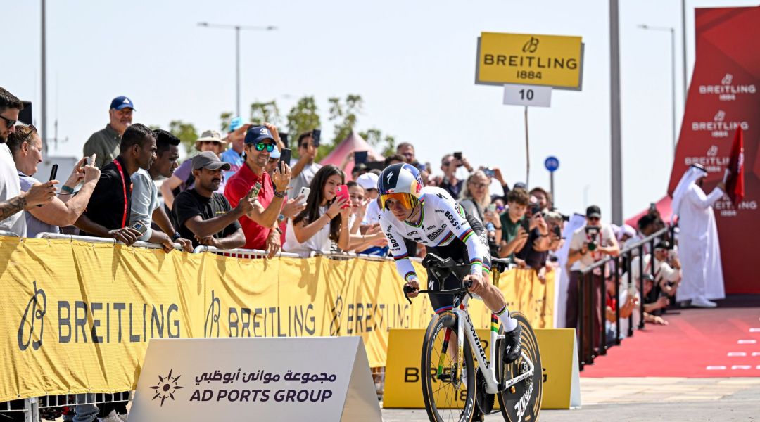 Evenepoel signore del tic tac all'UAE Tour: tappa e maglia guadagnando 42 secondi su Del Toro