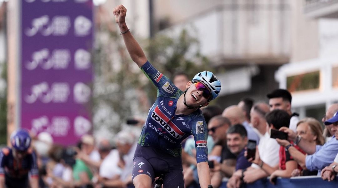 La fuga beffa ancora il gruppo al Giro Next Gen: 3^ tappa e maglia rosa per il belga Schoofs, 2° Simone Zanini