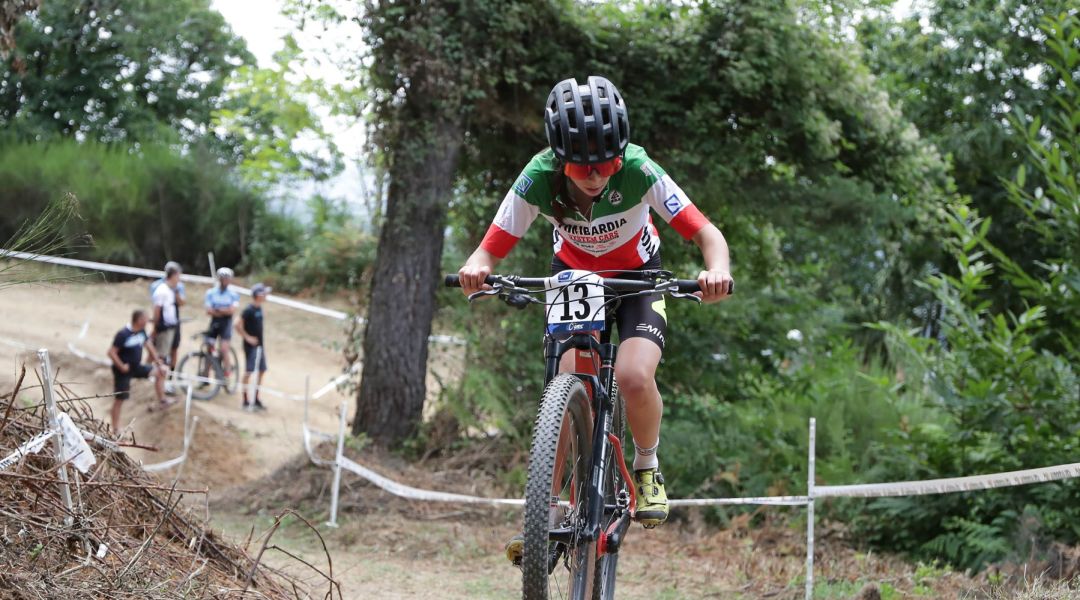 Mariachiara Signorelli in top five nell'XCO jr degli Europei, titolo a Grossmann e doppietta francese tra gli uomini