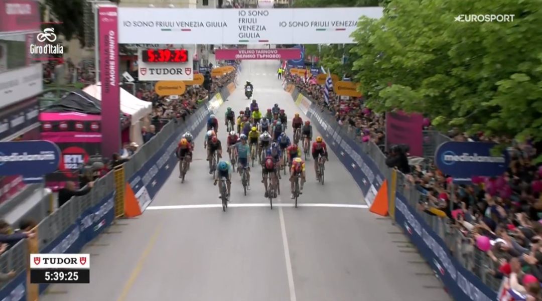 A Veliko Tarnovo succede qualsiasi cosa, Silva fa la storia dell'Uruguay con tappa e maglia rosa. Dramma UAE