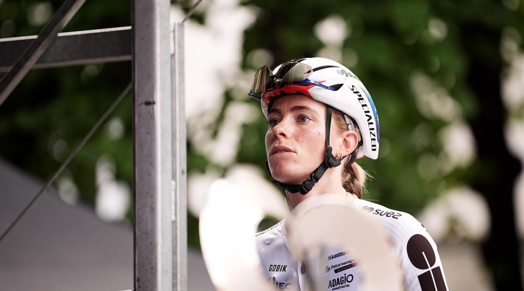Non prendete impegni, al tramonto di Nizza il gran finale del Tour più bello: 8 secondi dividono Vollering da Niewiadoma