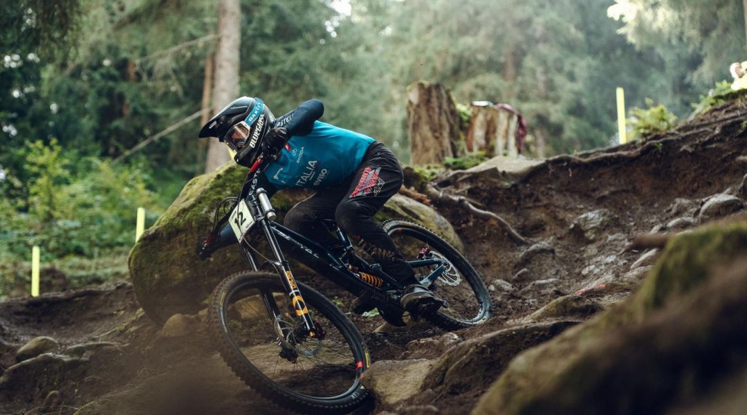 L'Italia fa ancora centro con lo splendido bronzo dello junior Gilardino nel Downhill. Titoli a Schneeberger e Boadle