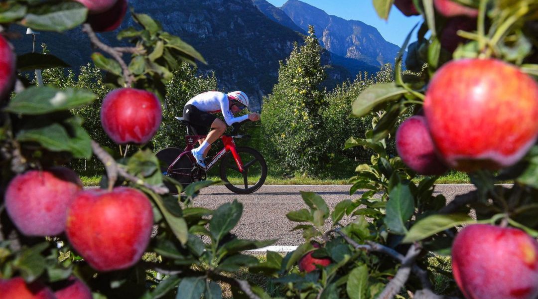 Stefan Kung torna a vincere anche alla Vuelta: sua la crono di Jerez, ottima difesa di Mas da Roglic