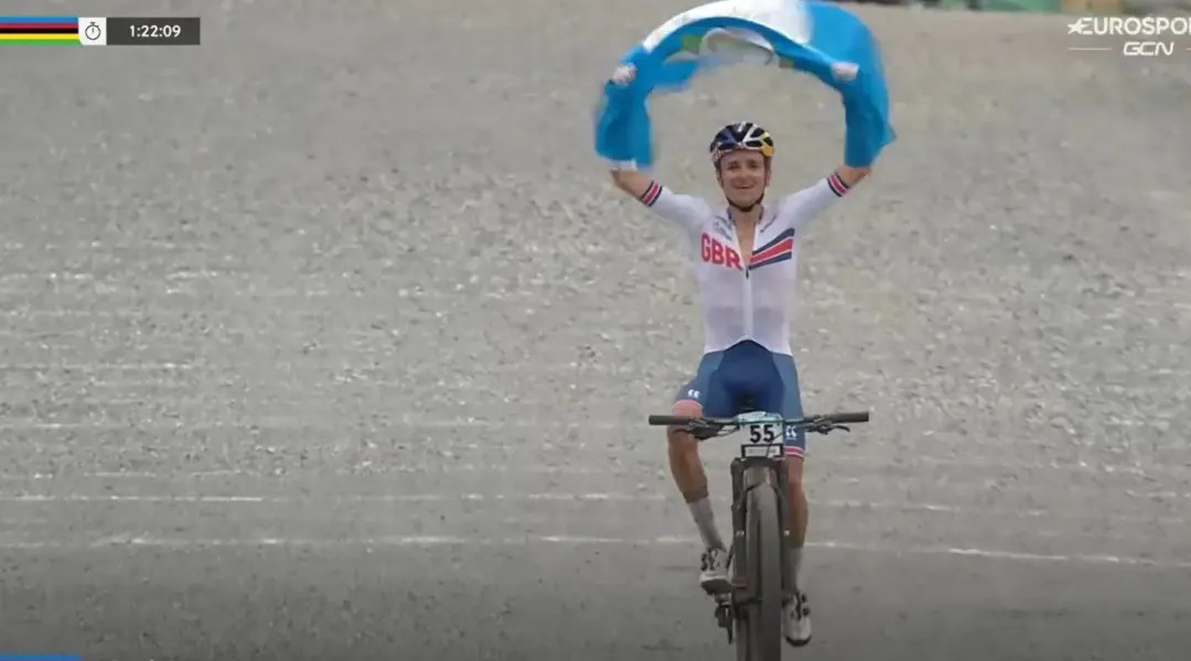 Pidcock corona il sogno.. vince duello cn nino, 1.mundial.. Van der Poel shock