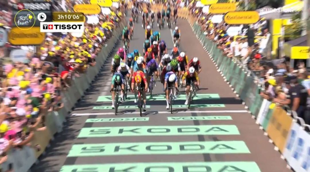 Sprint totalmente atipico a Nevers, ne approfitta Waerenskjold per resistere a Kooij e Philipsen: che colpo per la Uno-X