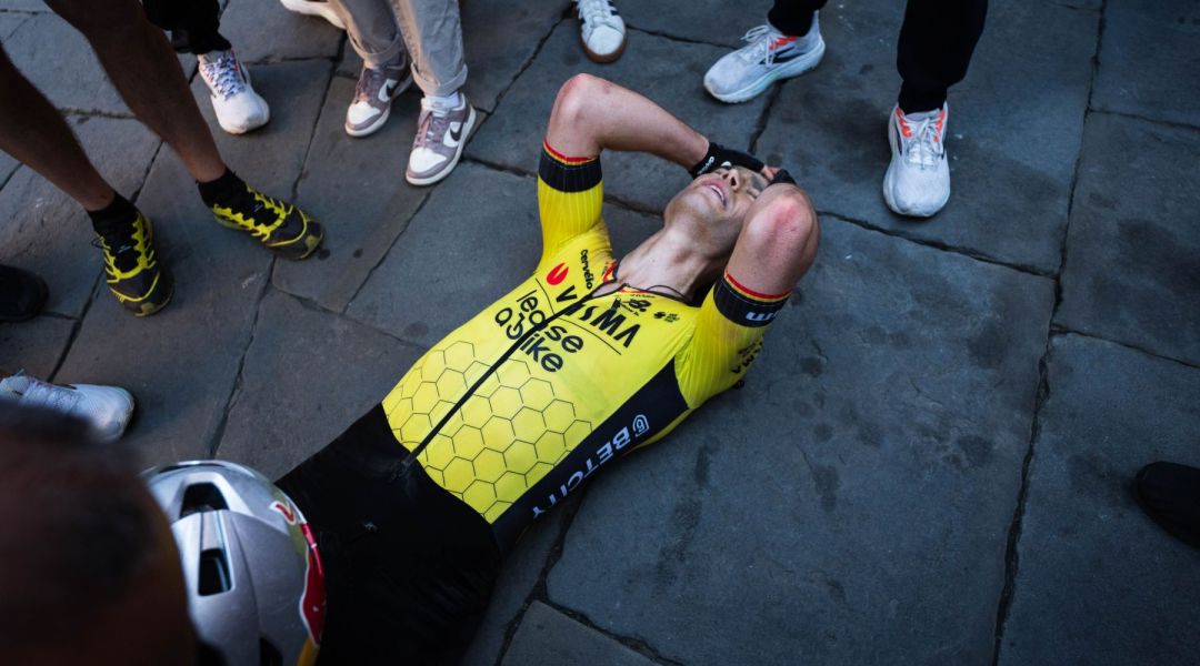 Il trionfo commovente di Van Aert che rende felice il mondo.