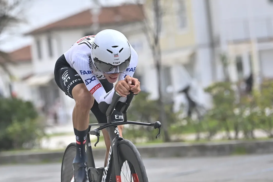 Comincia il Giro di Romandia: Ayuso e la UAE favoriti, si parte con una crono a