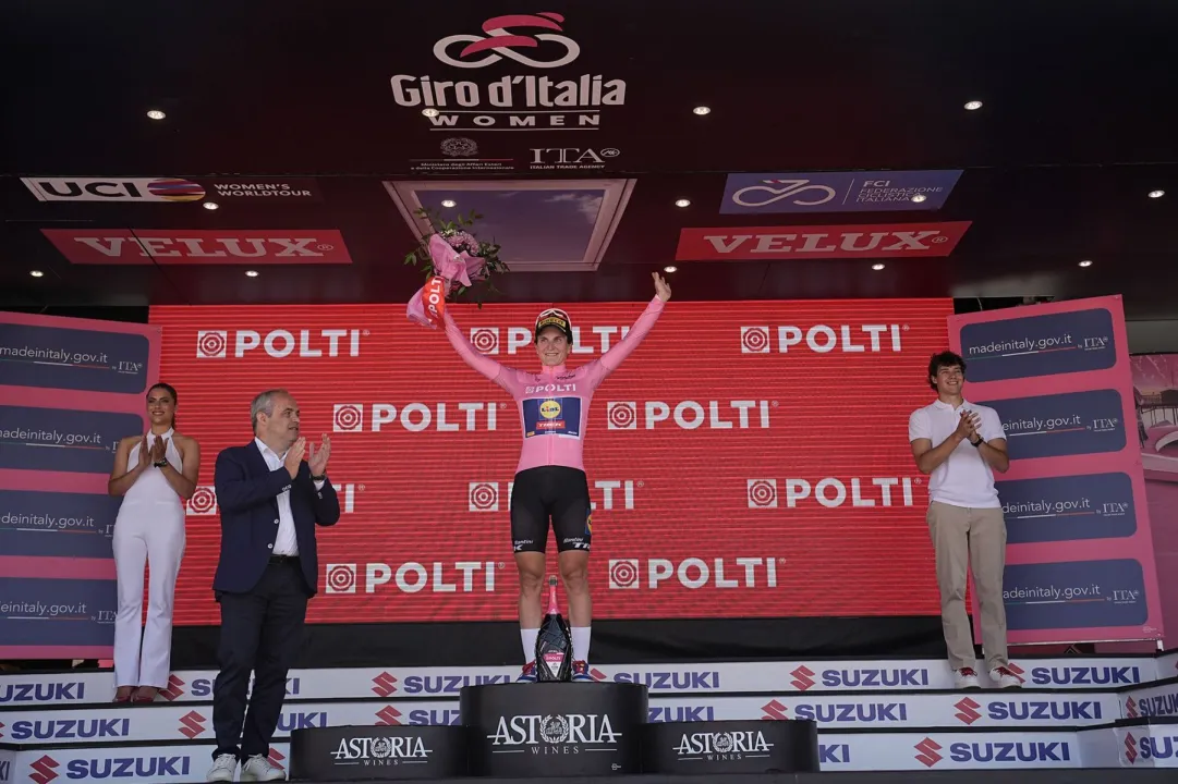 Giro d'Italia Women: che impresa di Clara Emond a Urbino! Paladin è 2^, nuovo duello Longo Borghini-Kopecky