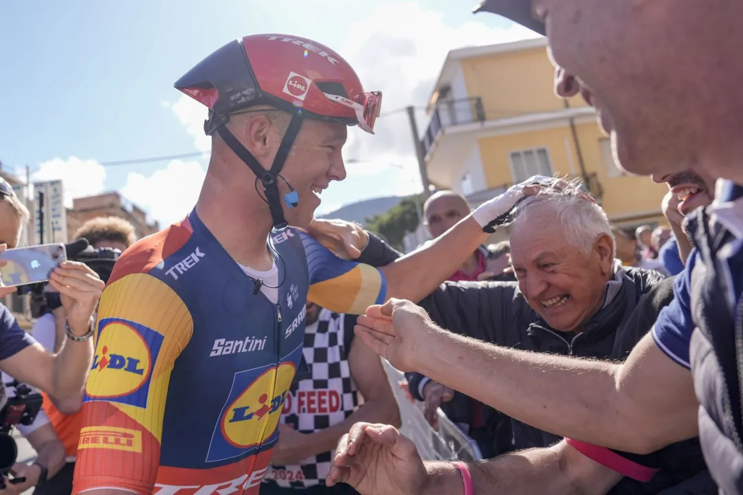 Che avvio per la Lidl-Trek al Deutschland Tour: Jonathan Milan vince il prologo battendo il compagno Pedersen!