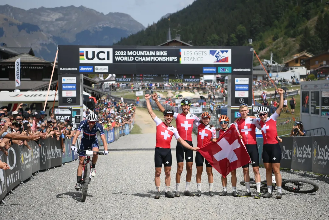 Mondiali MTB: l'Italia comincia con l'argento nel team relay, Schurter porta in trionfo la Svizzera... forando