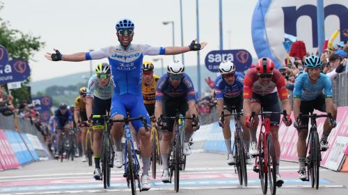 A Lago Laceno fanno festa in due con Paret-Peintre e Leknessund, 3° Albanese. Evenepoel 'concede' la rosa