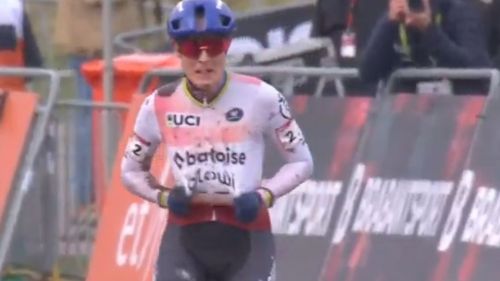 A Hoogerheide nuovo dominio di Van der Poel e Brand mette il sigillo. Coppa a Vanthourenhout