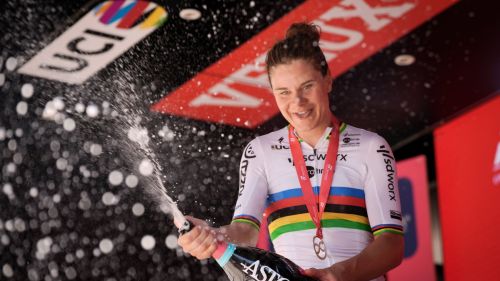 Il Simac Ladies è di Lotte Kopecky con un finale pazzesco. Europei Gravel: Frei d'oro davanti alle azzurre