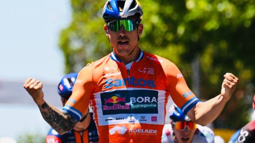 Welsford cade in avvio di tappa, poi sprinta da padrone a Tanunda: è bis al Tour Down Under