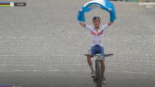 Pidcock corona il sogno.. vince duello cn nino, 1.mundial.. Van der Poel shock