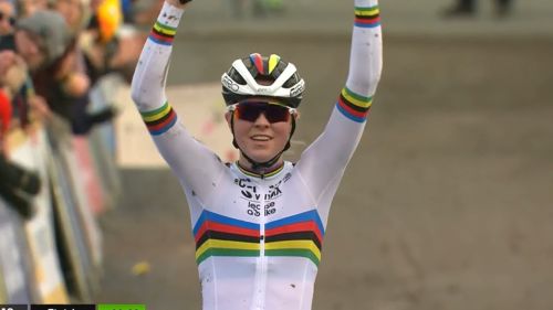 Fem Van Empel torna e vince subito, la prima tappa di Coppa del Mondo vede anche un super Iserbyt