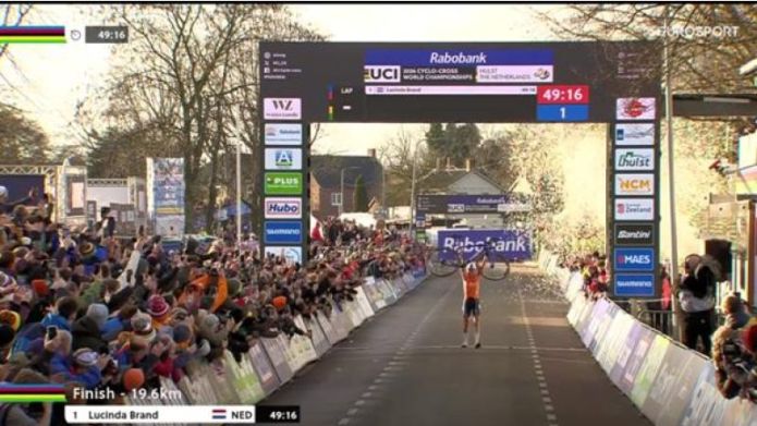 Lucinda Brand corona il sogno e dopo 5 anni riconquista la maglia iridata al termine della stagione perfetta